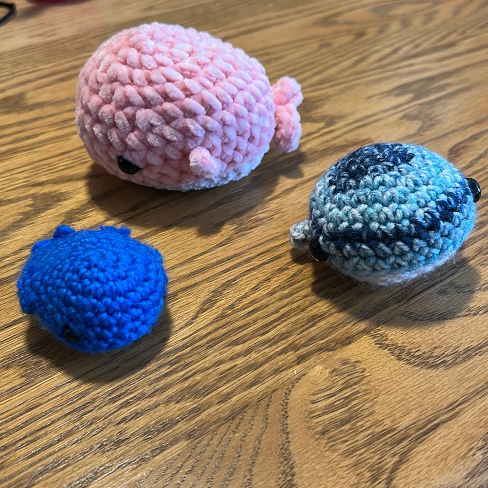 Lot of three crochet whales